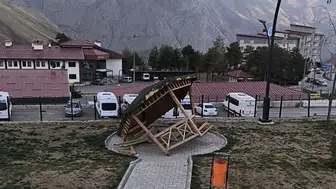 Hakkari merkezde belediyenin kurduğu kamelya kimliği belirsiz kişilerce tahrip edildi