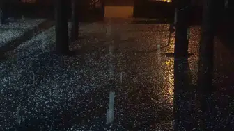 Bingöl'de dolu yağışı ve şimşekler geceyi gündüze çevirdi