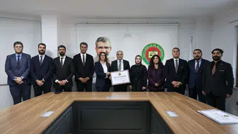 Diyarbakır Barosu'nda yeni dönem: Başkan Sertaç Buluttekin ve yönetimi mazbatalarını aldı