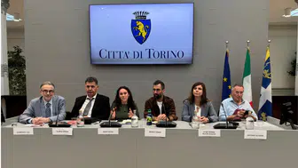 Diyarbakır'dan Torino'ya uzanan barış diplomasisi: Eşbaşkan Bucak'tan önemli görüşmeler