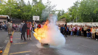 Diyarbakır'da öğrencilere yangın ve deprem tatbikatı: Uygulamalı eğitim verildi