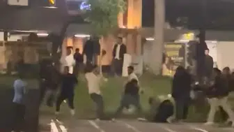 Elazığ Cumhuriyet Meydanı'nda gece kavgası kameraya yansıdı