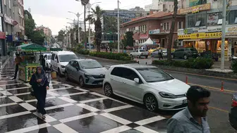 Şanlıurfa’da güneşli havadan yağmura ani geçiş