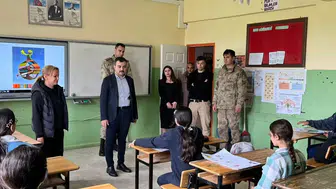Dicle Kaymakamı kırsal okulları tek tek gezdi