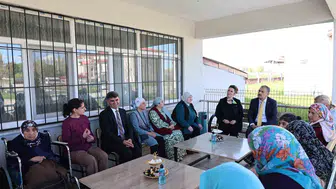 Ağrı Valisi Bozkurt bayramda kapı kapı dolaştı
