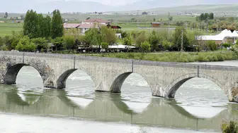 Muş’ta bayramlık sessizlik Murat Köprüsü ziyarete kapandı