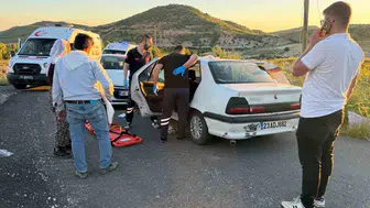 Gercüş yolunda iki araç çarpıştı 12 kişi yaralandı