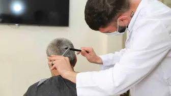 Diyarbakır'da yaşlılar bayrama evlerinde tıraş olarak giriyor