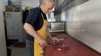 Bingöl’de kurban etlerini işlemek isteyenler kasaplara koştu