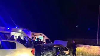 Elazığ yolunda traktör ve otomobil çarpıştı 5 kişi yaralandı