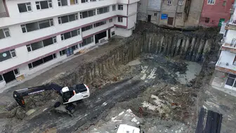 Hakkari’de inşaat kazısı binaları tehlikeye attı