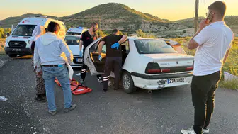 Batman Gercüş yolunda otomobiller çarpıştı 12 kişi yaralandı