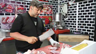 Elazığlı kasaplar kurban eti mesaisinde sınır tanımıyor