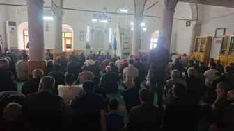 Elazığlılar bayramın üçüncü gününde cuma namazı için camilere akın etti