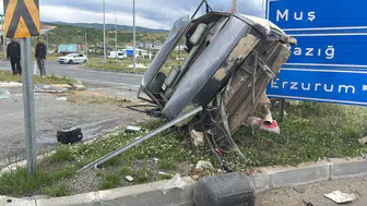 Bingöl Genç ilçesinde zincirleme kaza iki kişiyi hastanelik etti