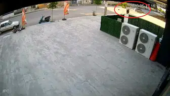 Diyarbakır Silvan Bulvarı'nda motosiklet kazası kameraya yansıdı