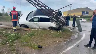 Elazığ yolunda direksiyon hakimiyeti kayboldu 4 kişi yaralandı