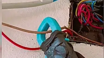 Mardin'de kaçak elektrik ısrarı kameraya yakalandı
