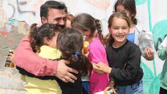 Diyarbakırlı esnaf çocukluk hayalini ücretsiz tostla gerçeğe dönüştürdü