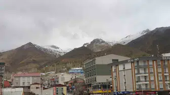 Van Başkale mayıs ayında kışı yeniden karşıladı
