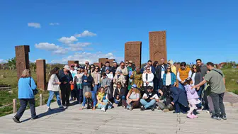 Ahlat Selçuklu Mezarlığı bayram tatilinde ziyaretçi akınına uğradı
