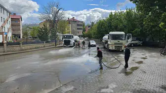 Hasköy sokakları bayram öncesi tazyikli suyla temizleniyor