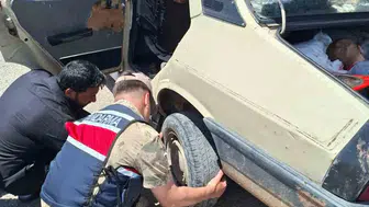 Halfeti yolunda jandarmadan örnek yardım