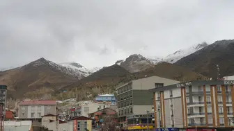 Van’da bahar hayal oldu tepeler mayıs ayında beyaza büründü