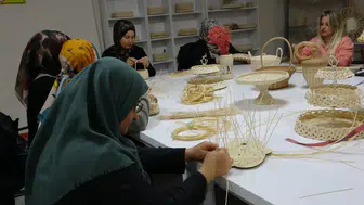 Bitlisli kadınlar beş bin yıllık sepetçiliği ekonomik kazanca dönüştürüyor