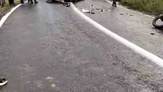 Çermik yolunda motosiklet ve otomobil çarpıştı