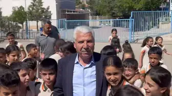 Çermik Belediye Başkanı öğrencilere kitap dağıtarak okul heyecanlarına ortak oldu