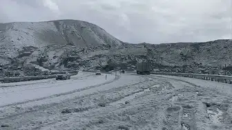 Haziran ayında Tendürek Geçidi beyaza büründü