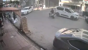Nusaybin sokaklarında gündüz vakti bisiklet hırsızlığı