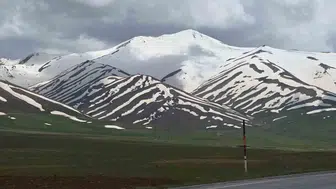 Van dağlarında karlar eriyince ortaya zebra deseni çıktı