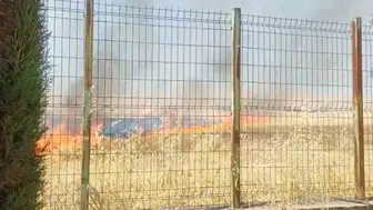 Şanlıurfa’da alevler okul bahçesine dayanmadan durduruldu