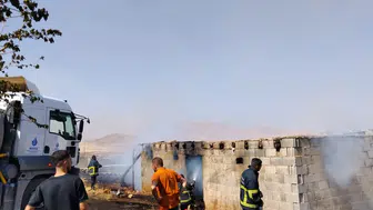 Mardin Kızıltepe'de anız yangını evlere kadar ulaştı