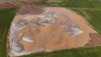 Ahlat'ta sel baskını çiftçinin emeğini tarlada bıraktı
