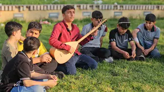Muşlu Ömer kendi çabasıyla bağlama ustası oldu