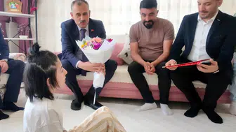 Ağrı'da karne heyecanı evde eğitim gören Elif’in evine taşındı