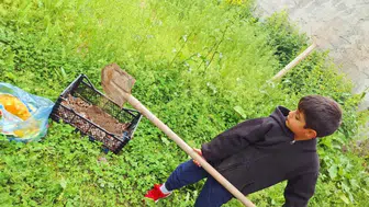 Ağrılı minikler mutfak atıklarını toprağa hayat veren gübreye dönüştürdü