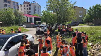 Bingöl’de öğrenciler doğayı çöplerden arındırdı