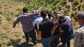 Yüksekova'da yaylada mahsur kalan çobana sağlık ekipleri ulaştı