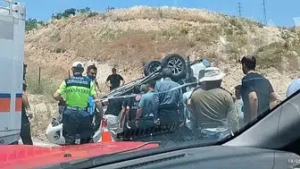 Siirt'te virajı alamayan sürücü takla attı