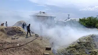 Erciş’te bir samanlıkta çıkan yangın 20 ton ürünü kül etti