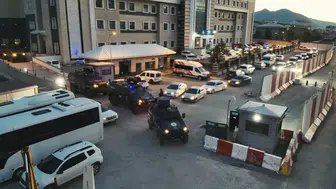 Bitlis merkezli zehir tacirlerine üç ilde şafak baskını