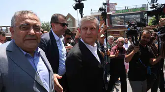 Özgür Özel Diyarbakır'da Selahattin Demirtaş'ın mesajını paylaştı