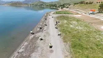 Hazar Gölü kıyılarından 12 ton çöp çıktı