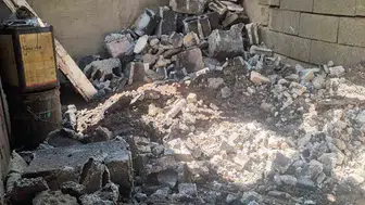 Yüksekova'da bir evin garajı ve odunluğu küle döndü