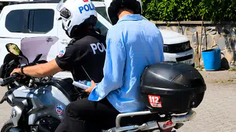 Şanlıurfa’da sınava yetişemeyen öğrencilerin imdadına polis koştu