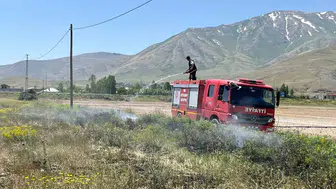 Van'da korkutan anız yangını büyümeden önlendi